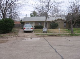 2802 Springdale Cir, Grand Prairie, TX 75052