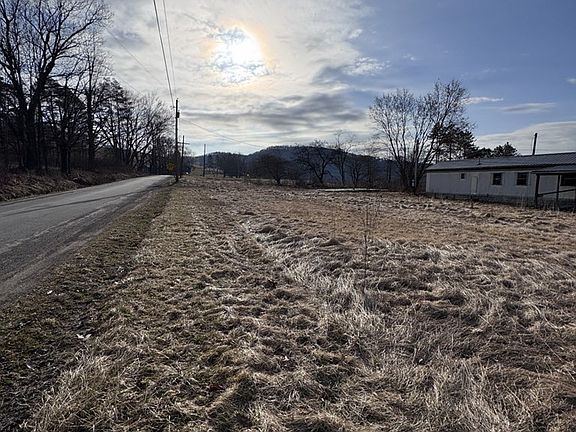 2nd image of 320 Sartwell Rd