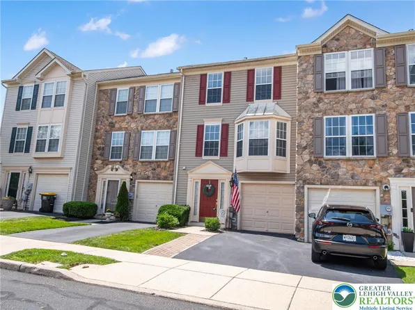 212 Windsor Ct, Quakertown, PA 18951