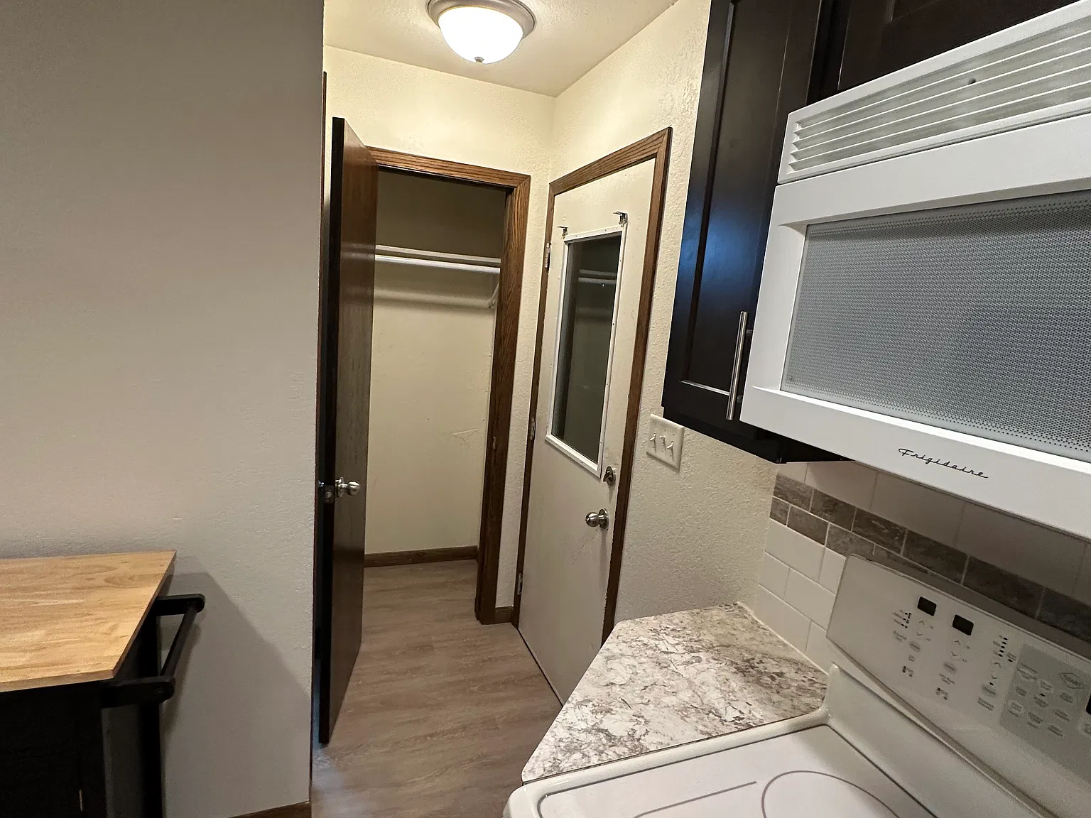 3 bed, 1.5 bath, 1300 sqft, $2,000 — Photo 3