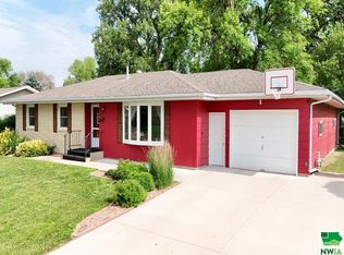 942 Ridgecrest Dr, Vermillion, SD 57069