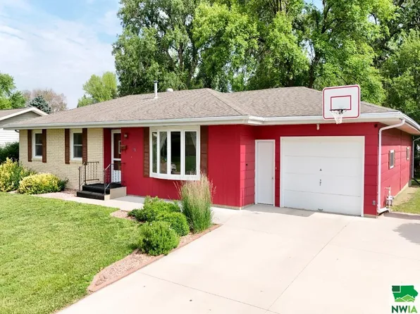 942 Ridgecrest Dr, Vermillion, SD 57069