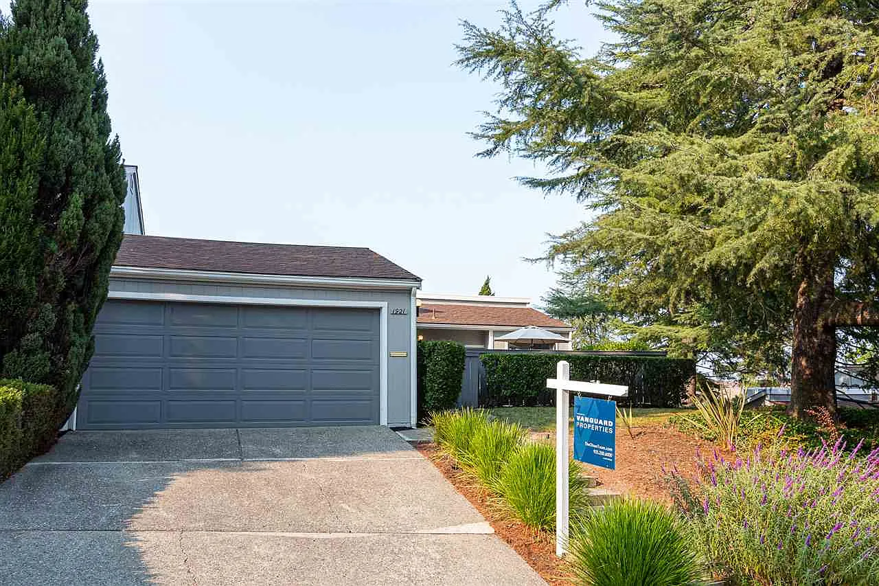 1921 Ascot Dr photo 1