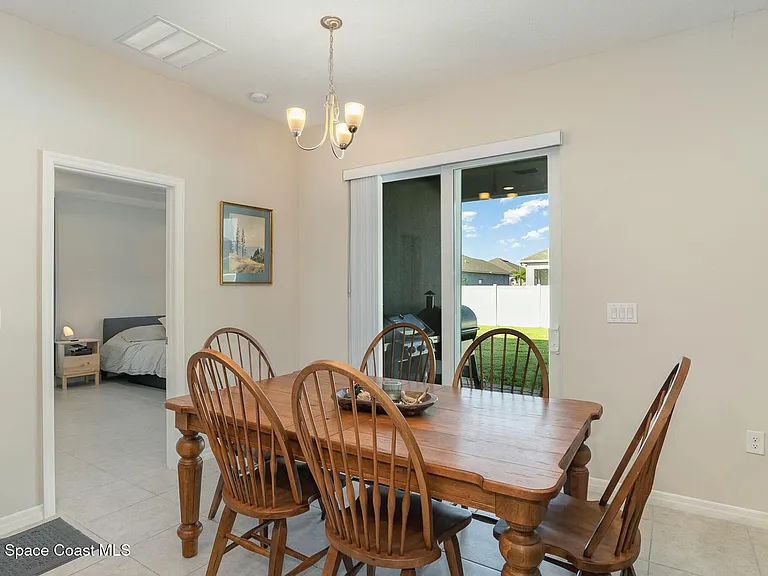 4832 Shannock Ave — Photo 10