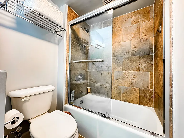 2140 Kuhio Ave #1706 — Photo 9