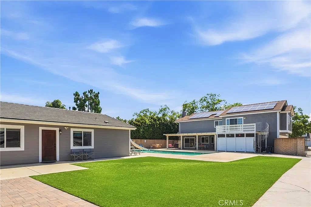 6 bed, 6.0 bath, 4274 sqft, $7,000 — Photo 2