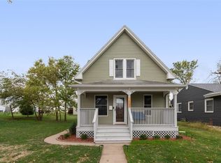 1406 K St SW, Cedar Rapids, IA 52404