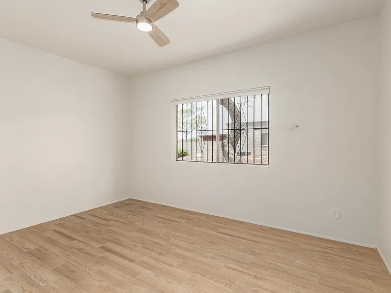 6 E Madrid Dr — Photo 19