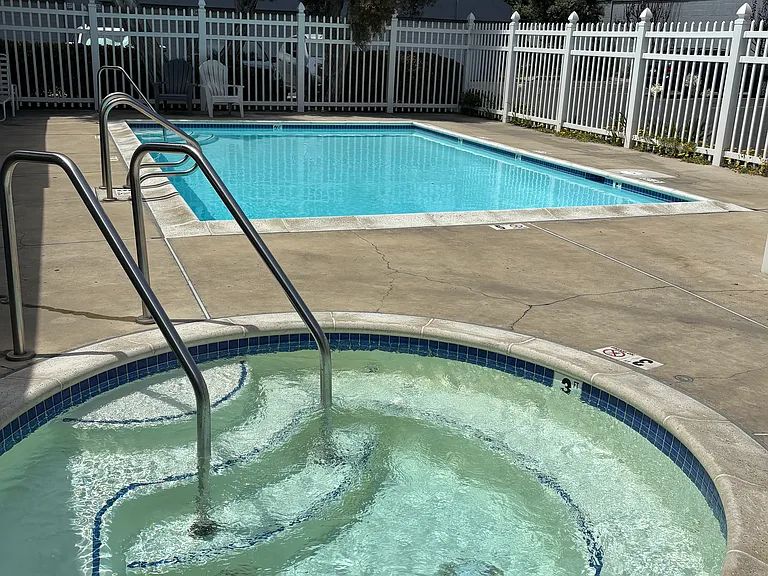 Harbor Village Apartments — Photo 6
