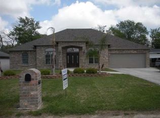 5610 Carolina Ave, Groves, TX 77619