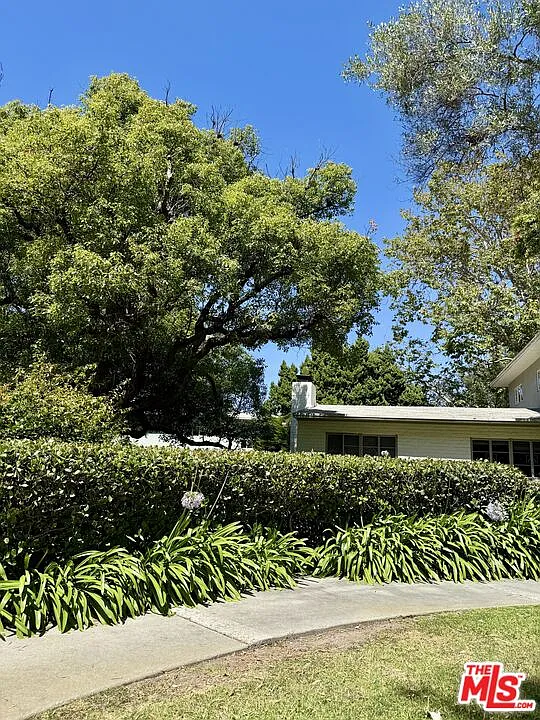 1 bed, 1.0 bath, 745 sqft, $3,300 — Photo 2
