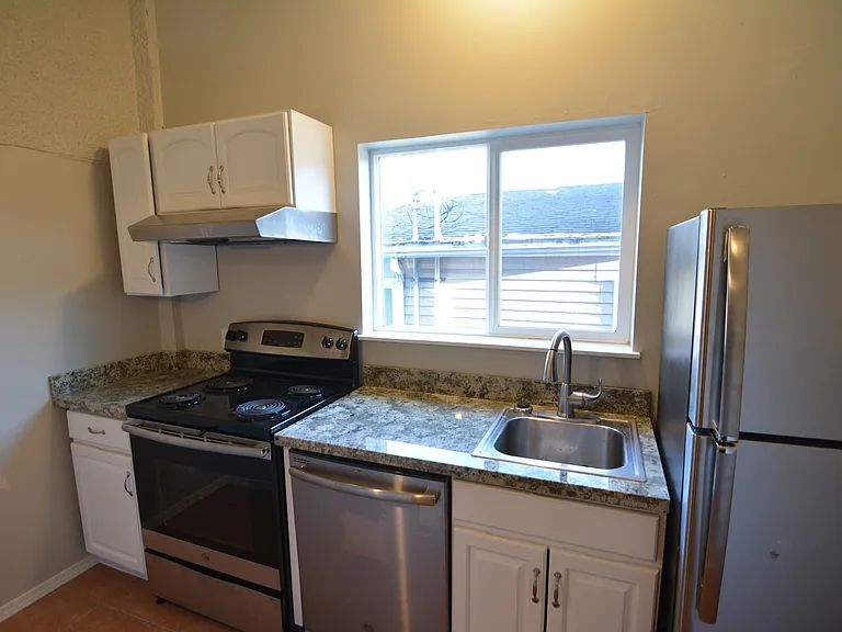 3013-3011 Beacon Ave S — Photo 9