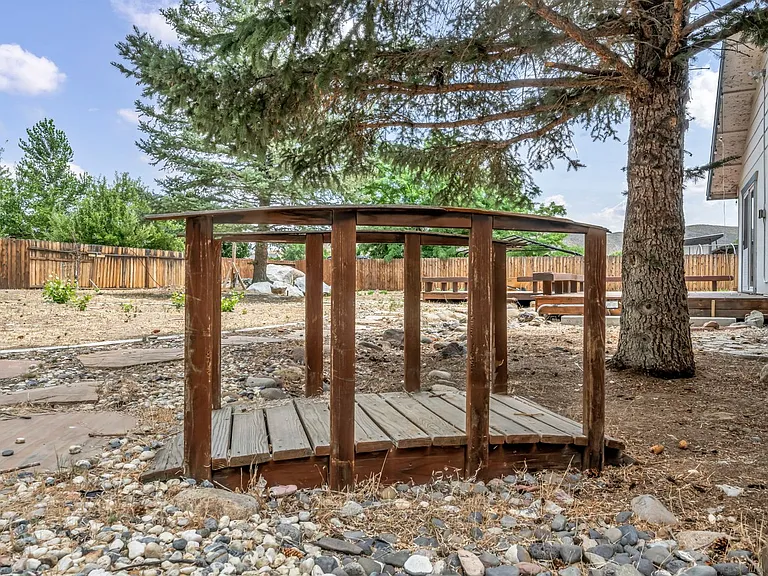 17575 Parrot Dr — Photo 32
