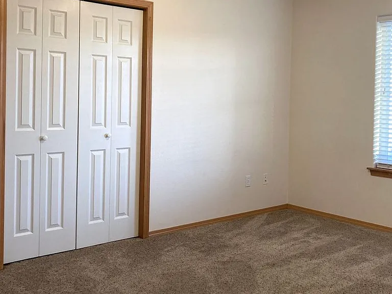 142 Berkshire Ln — Photo 11