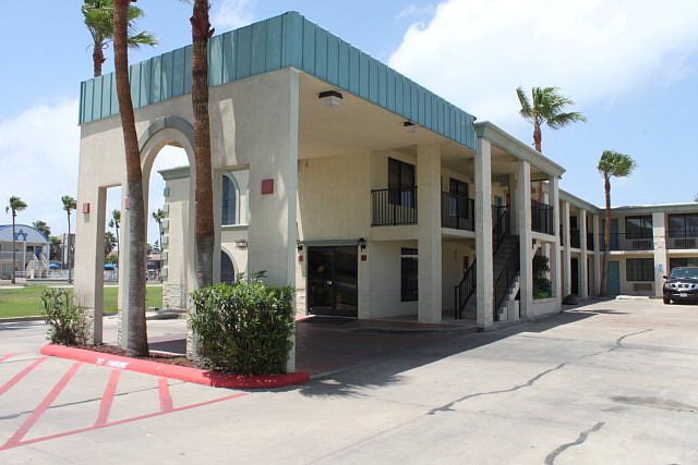 1st image of 4109 Padre Blvd