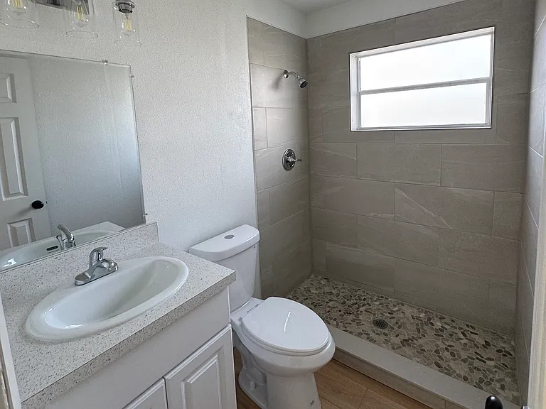 701 N 4th St — Photo 3