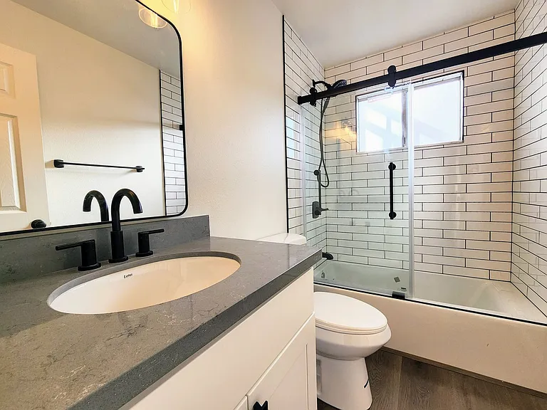 2437 Bethards Dr — Photo 11
