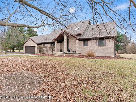 4th image of 1840 E Round Lake Rd