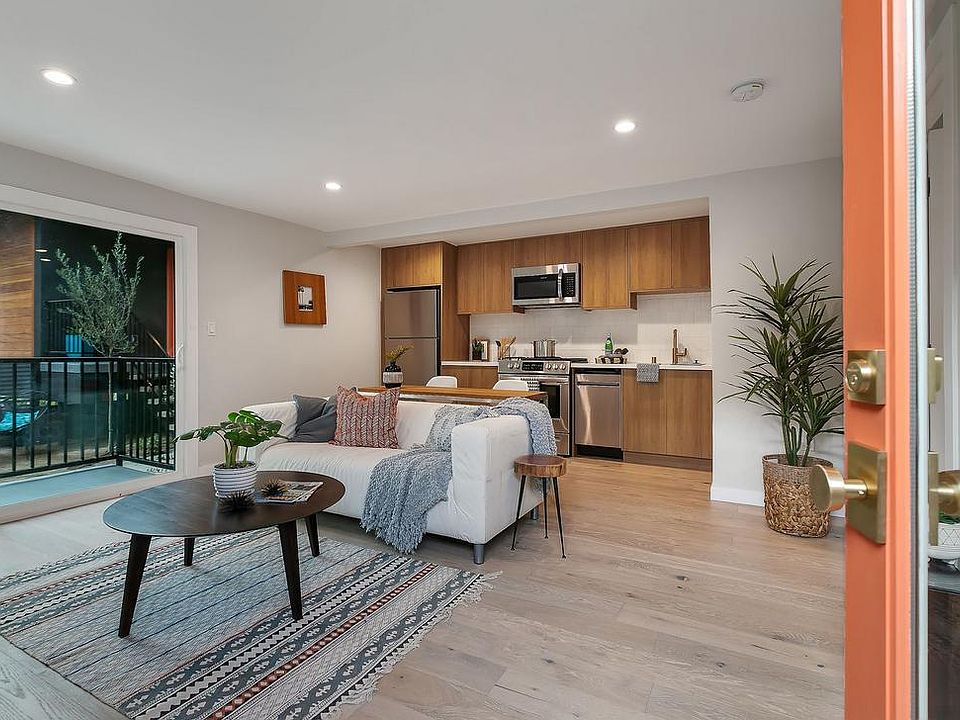 1st image of 330 Parkman Ave #1/2