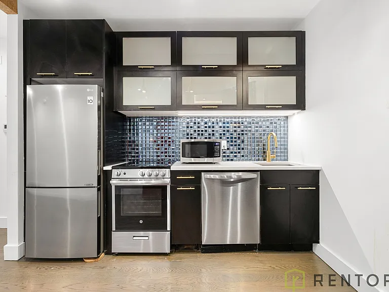 144 N 11th St #3M — Photo 2