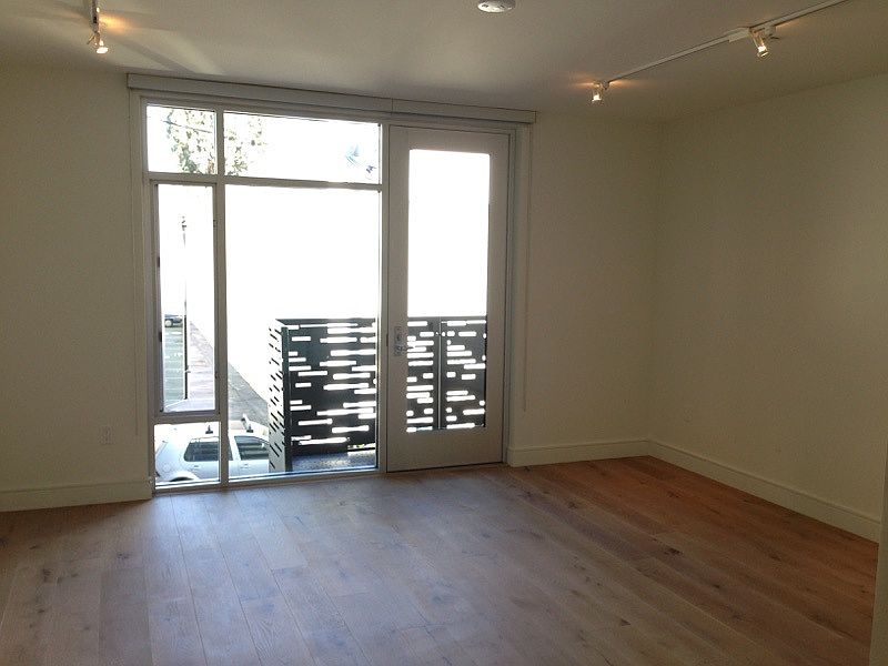 Studio- french balcony