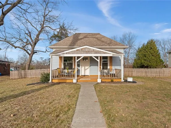 202 Tower St, Paola, KS 66071