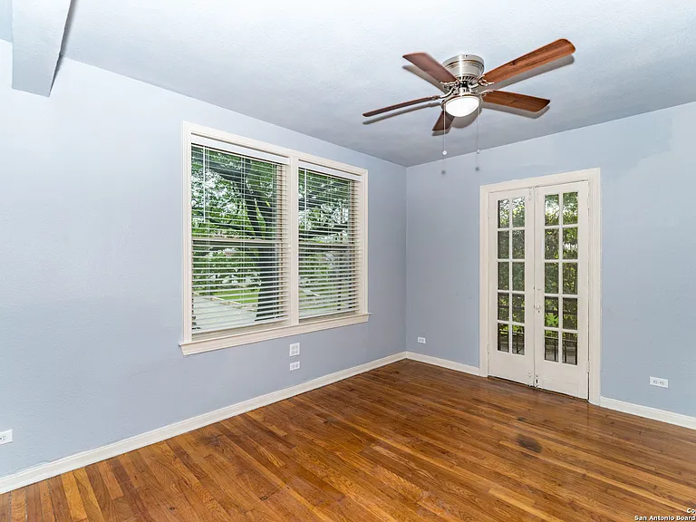 254 Cloverleaf Ave #2 — Photo 6