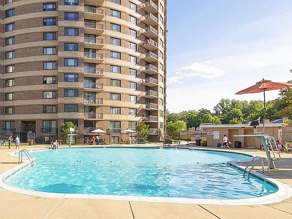 5th image of 1130 University Blvd W #1402