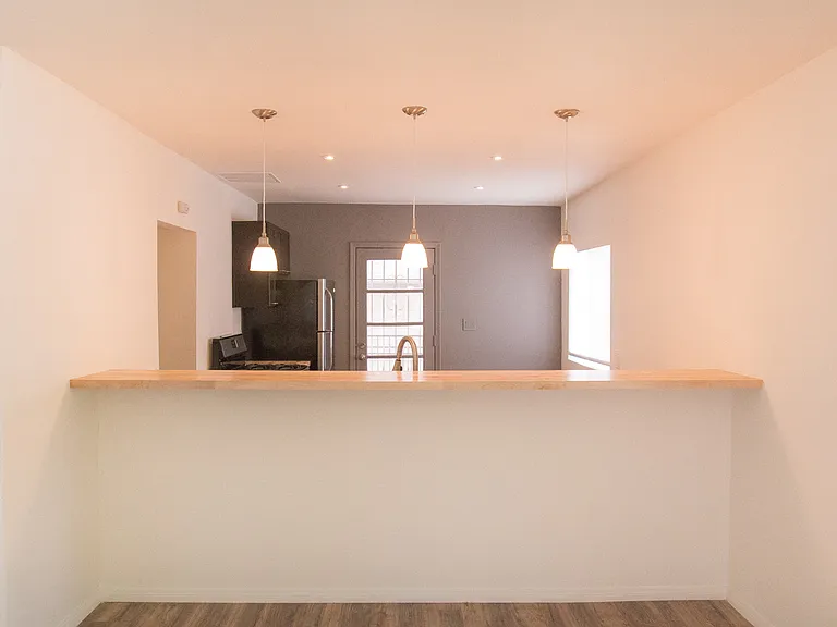 Upgraded 2 Bedroom/ 1 Bath Located in the Mount Hope Neighborhood of San Diego! — Photo 2