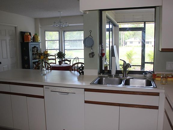 3rd image of 421 Lemonwood Dr