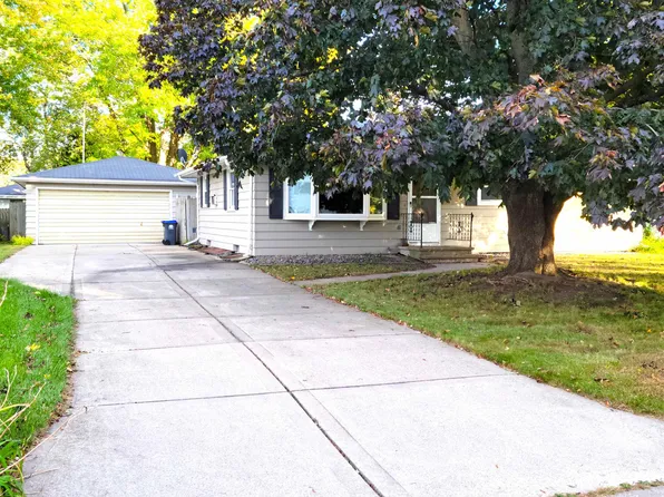 1054 Melrose St, Neenah, WI 54956