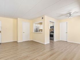 125I Clubhouse Dr SW