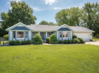 2700 Deerhaven Dr, Effingham, IL 62401