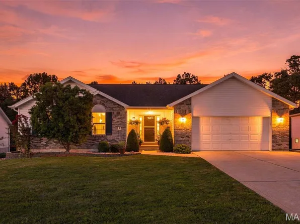 1018 Reddington Timbers Dr, Saint Charles, MO 63304