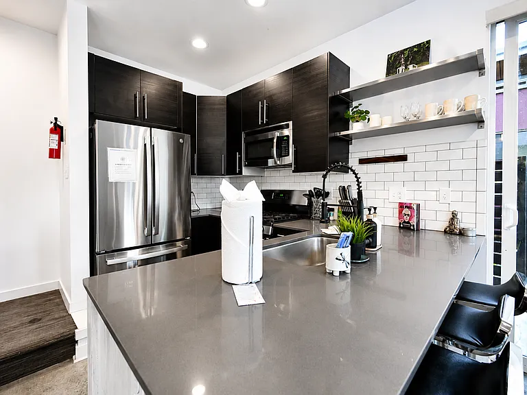 803 S Cloverdale St #803 — Photo 4