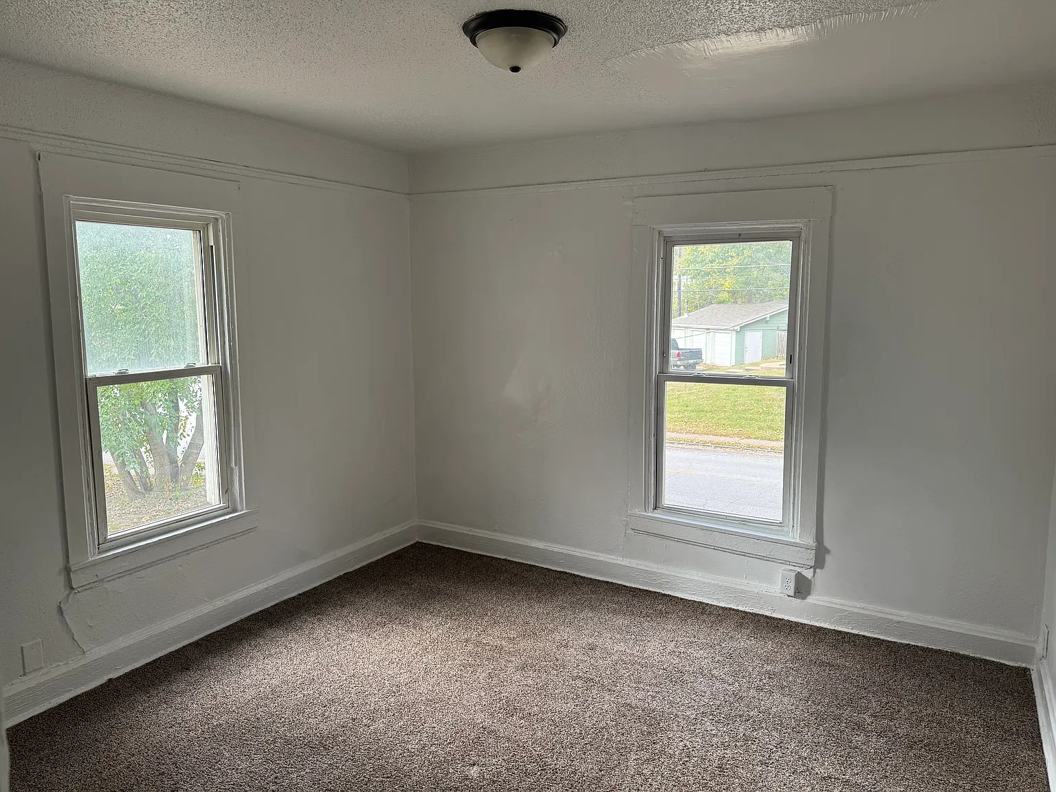 241 S Clark St — Photo 4