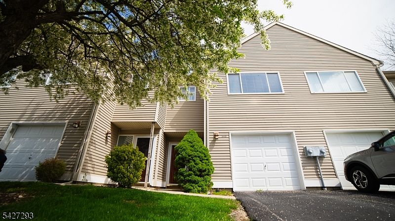 1st image of 343 Falcon Ridge Way