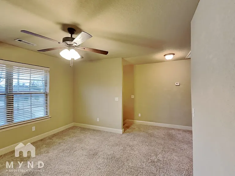 100 NE Larkspur Ln — Photo 15