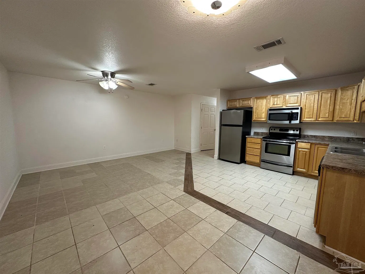2 bed, 2.5 bath, 1260 sqft, $1,495 — Photo 4