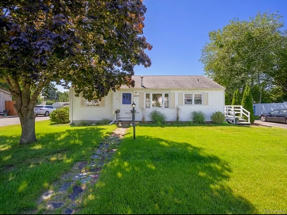 7 Venetian Dr