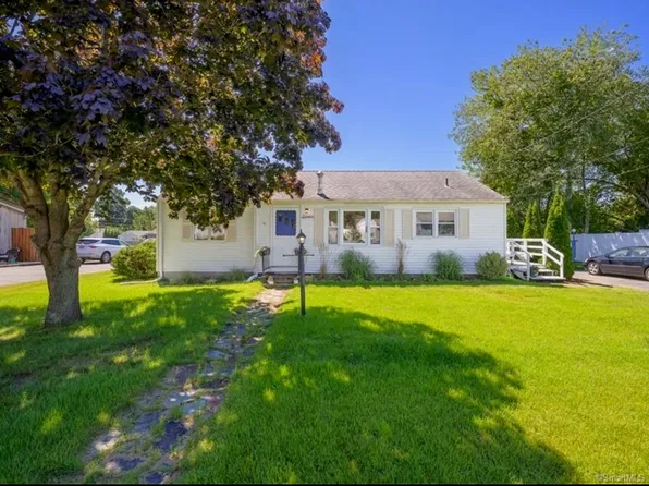 7 Venetian Dr, Old Lyme, CT 06371