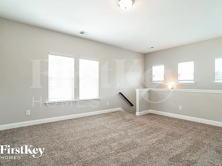 112 Keats Aly — Photo 12