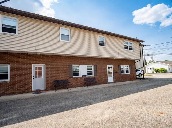 114 W 2nd St, Cardington, OH 43315