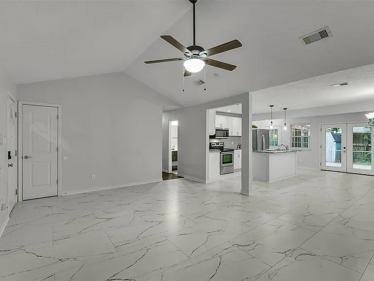 1215 Tejas Blvd — Photo 2