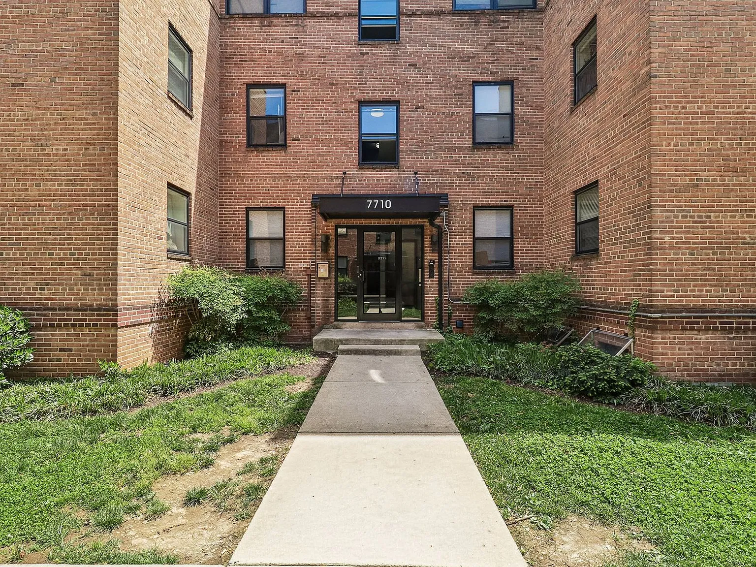 Takoma Flats — Photo 1