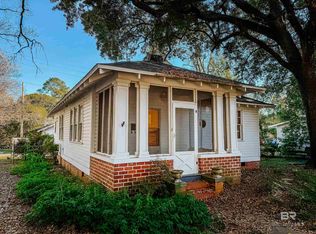 206 1st St, Chickasaw, AL 36611