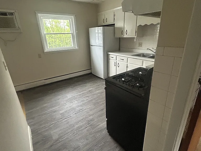 12 Clinton St #11 — Photo 1