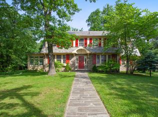 1462 Wheatsheaf Ln, Abington, PA 19001