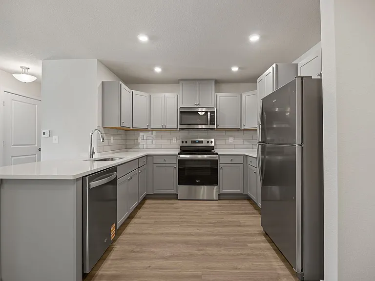 Harbor Village Apartments — Photo 56