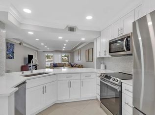 9580 Victoria Ln APT 104, Naples, FL 34109
